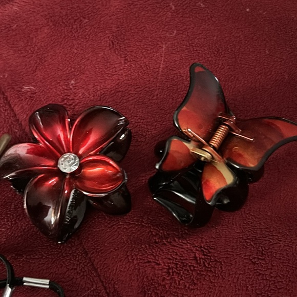 Assortment of new hair accessories 15 - Picture 4 of 4